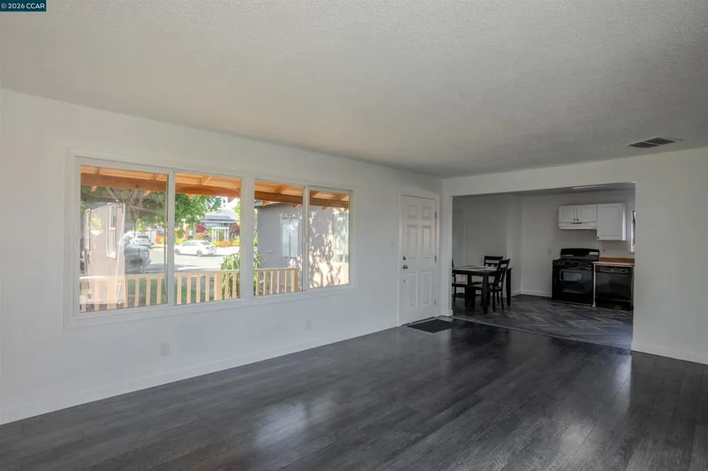52 Bell Dr Pittsburg, CA 94565