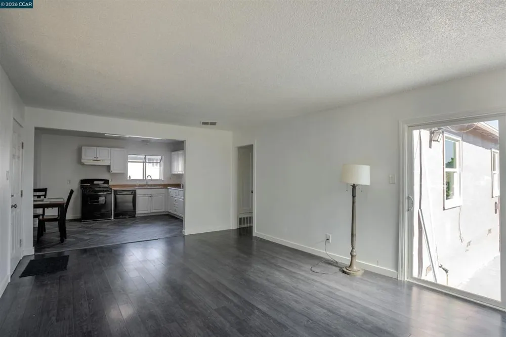 52 Bell Dr Pittsburg, CA 94565