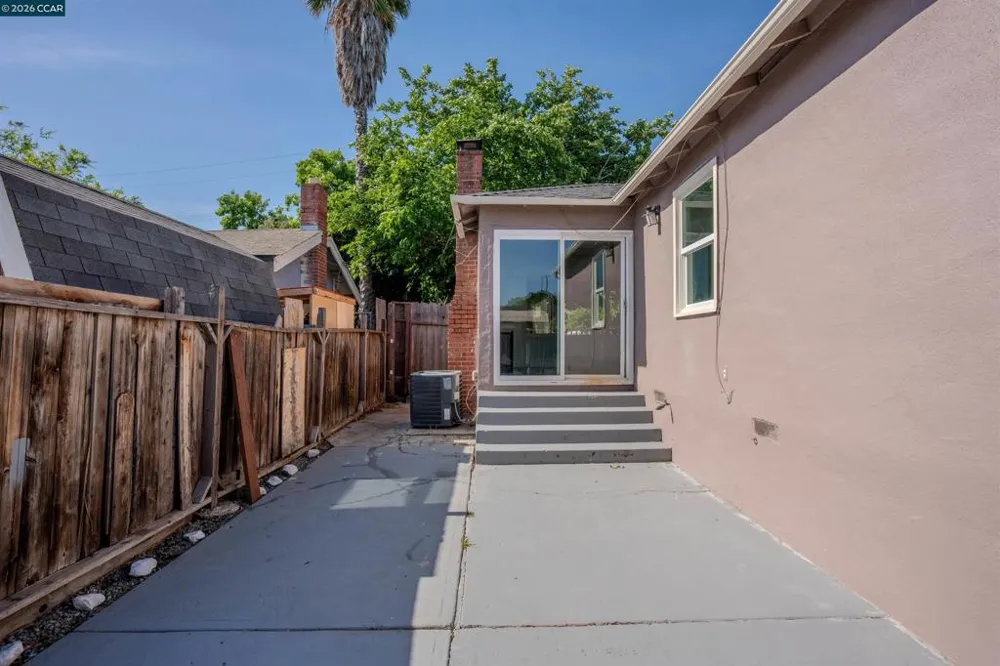 52 Bell Dr Pittsburg, CA 94565