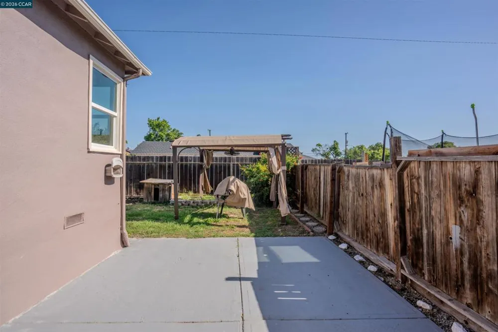 52 Bell Dr Pittsburg, CA 94565