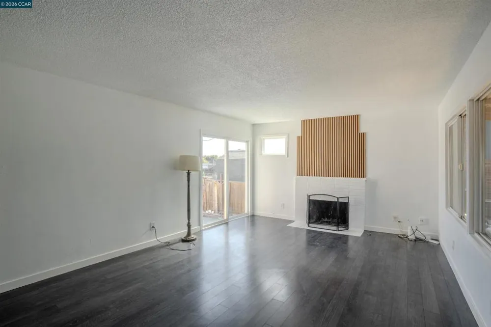 52 Bell Dr Pittsburg, CA 94565