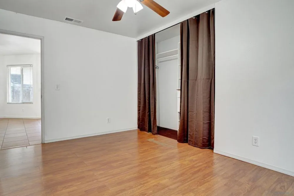 1350 Dos Hermanos Gln Escondido, CA 92027
