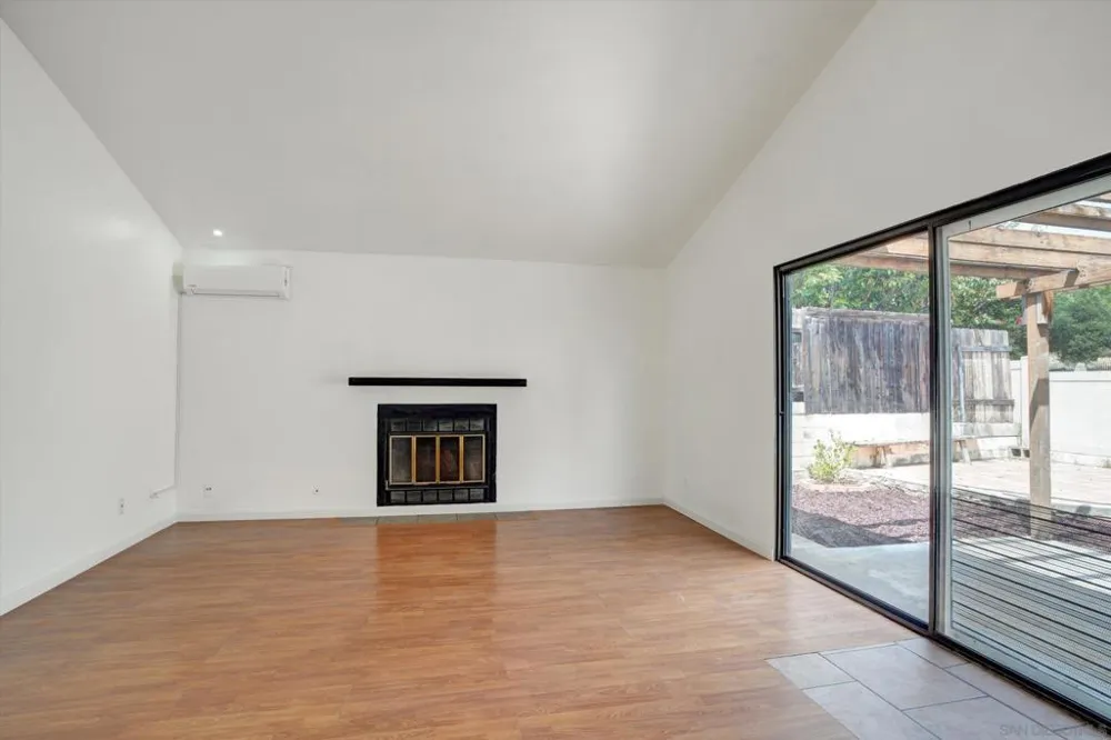 1350 Dos Hermanos Gln Escondido, CA 92027