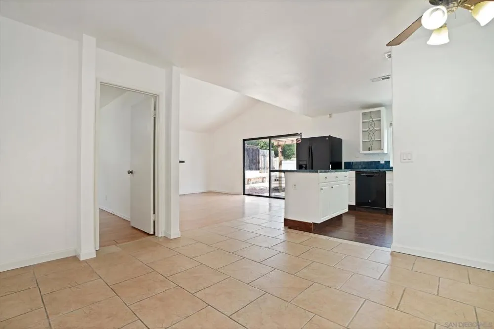 1350 Dos Hermanos Gln Escondido, CA 92027
