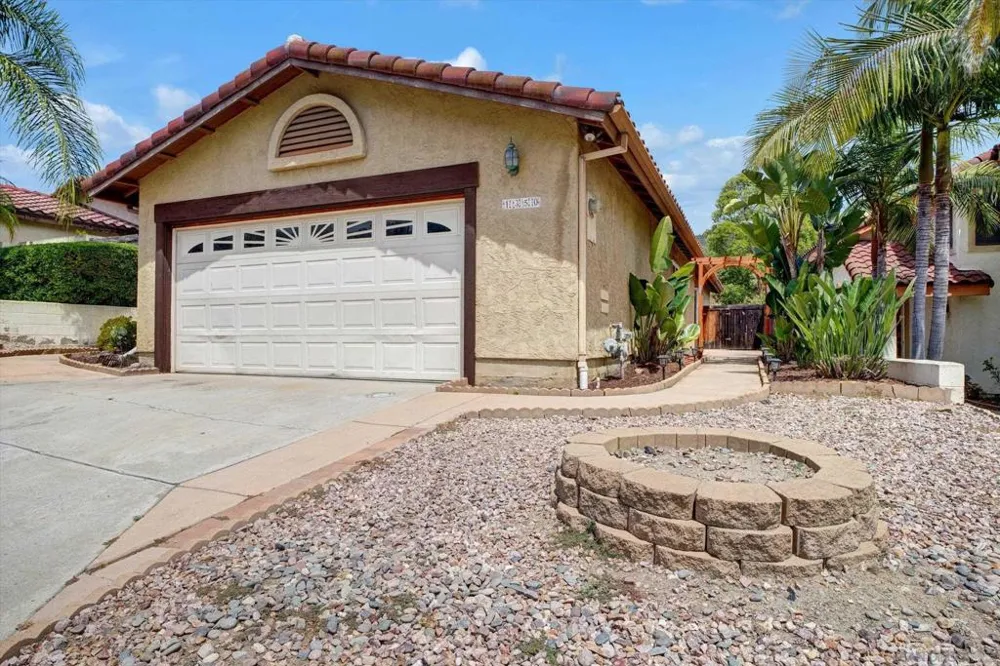 1350 Dos Hermanos Gln Escondido, CA 92027