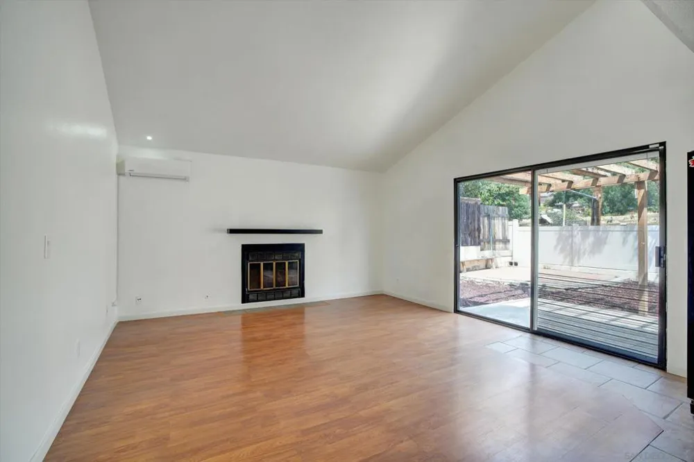 1350 Dos Hermanos Gln Escondido, CA 92027