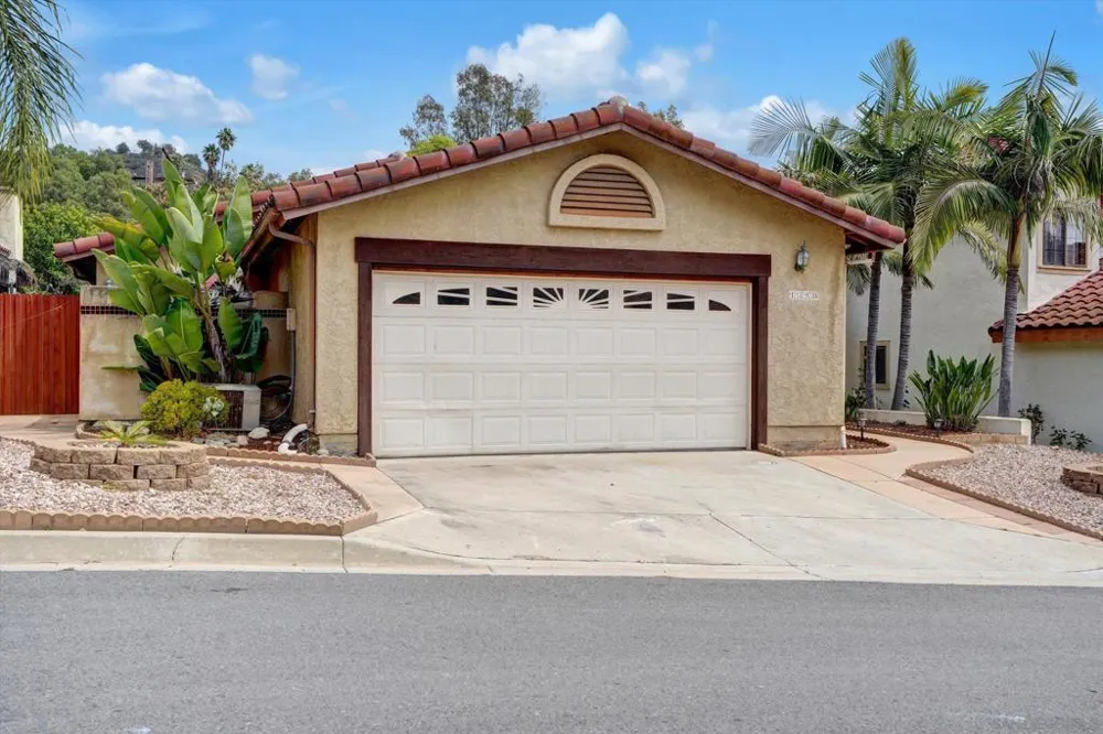 1350 Dos Hermanos Gln Escondido, CA 92027