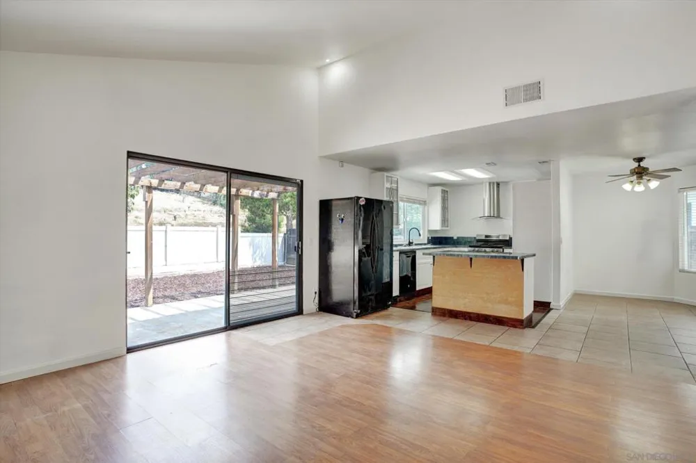 1350 Dos Hermanos Gln Escondido, CA 92027