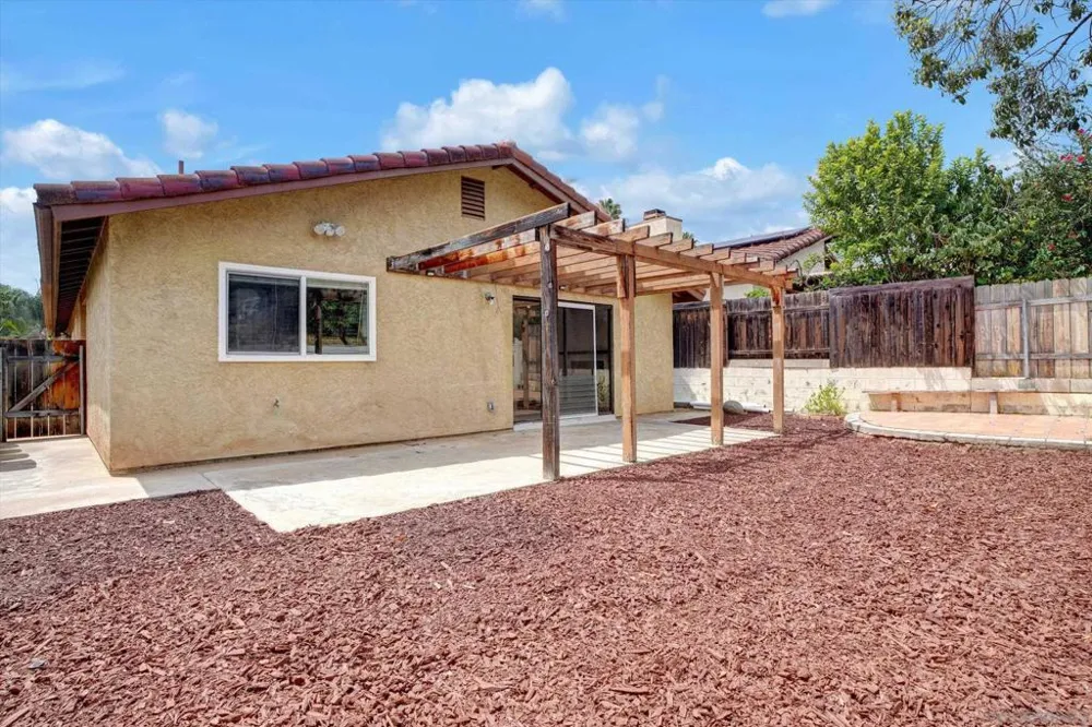 1350 Dos Hermanos Gln Escondido, CA 92027