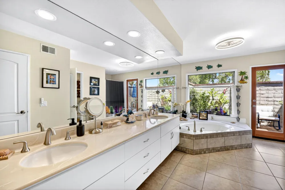 68633 Calle Mancha Cathedral City, CA 92234