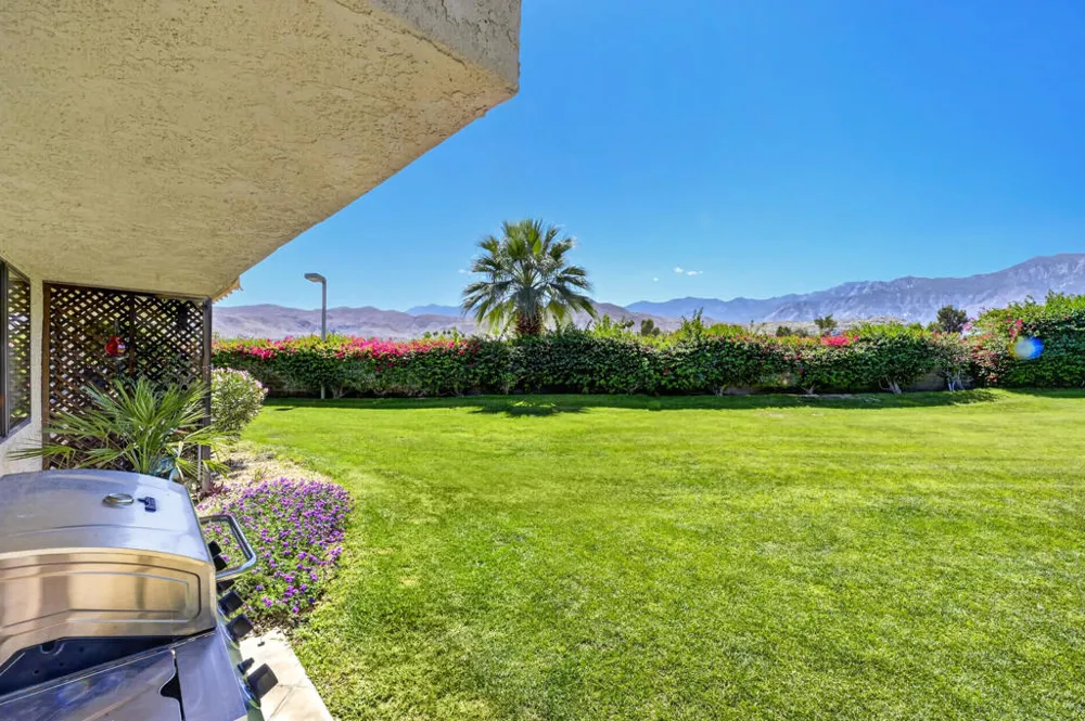 68633 Calle Mancha Cathedral City, CA 92234