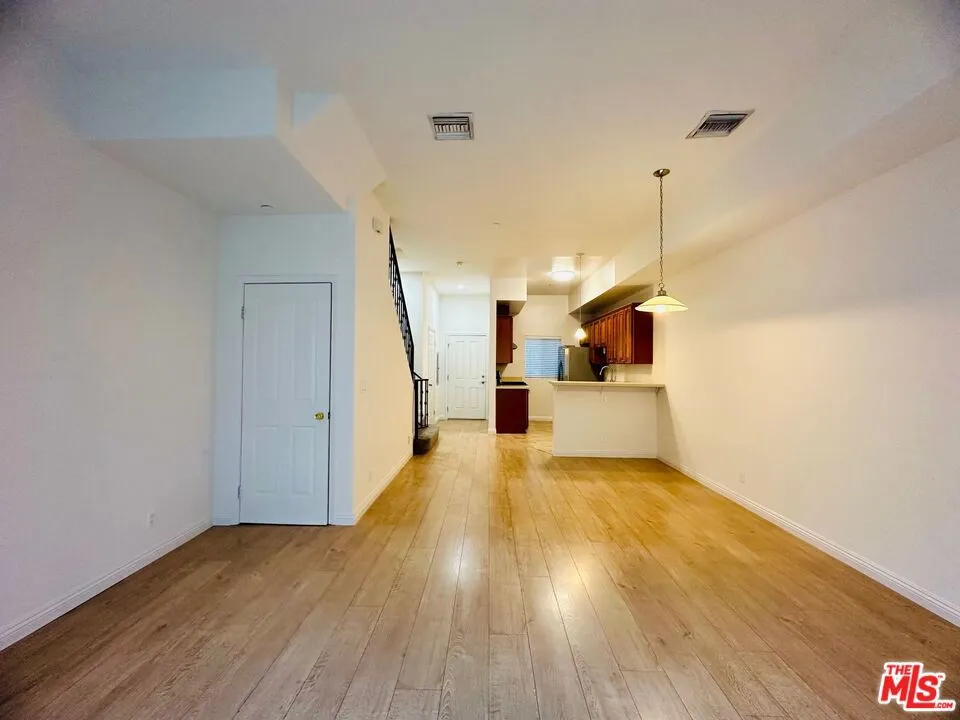 14735 Friar Street #107 Van Nuys, CA 91411