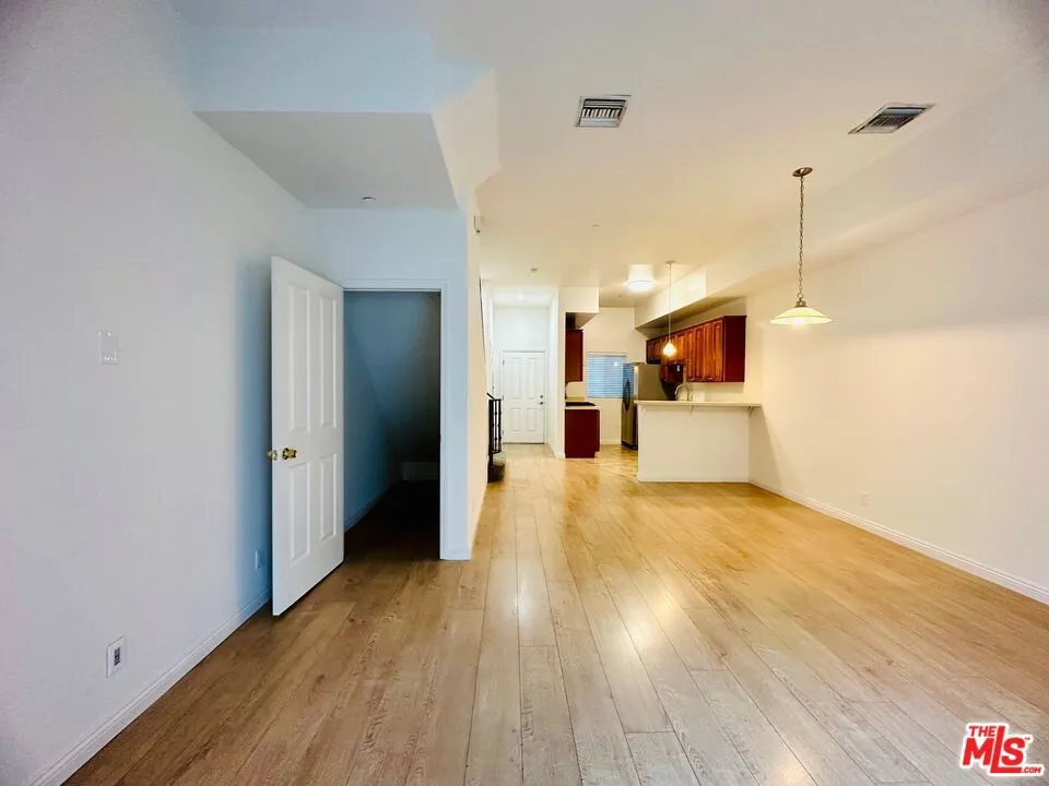 14735 Friar Street #107 Van Nuys, CA 91411