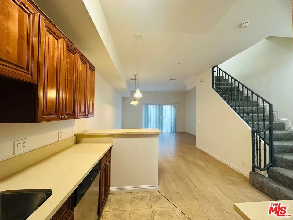14735 Friar Street #107 Van Nuys, CA 91411