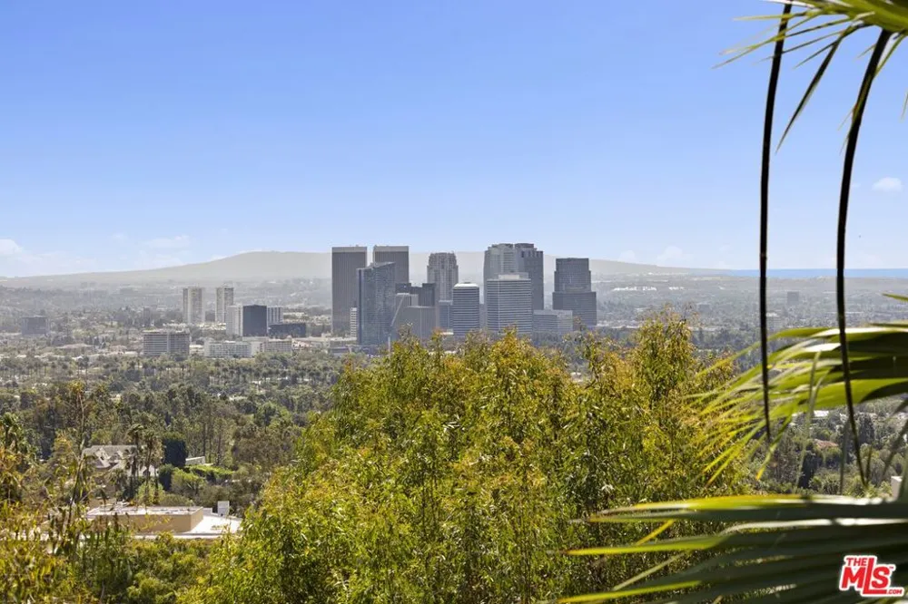 1380 Summitridge Place Beverly Hills, CA 90210