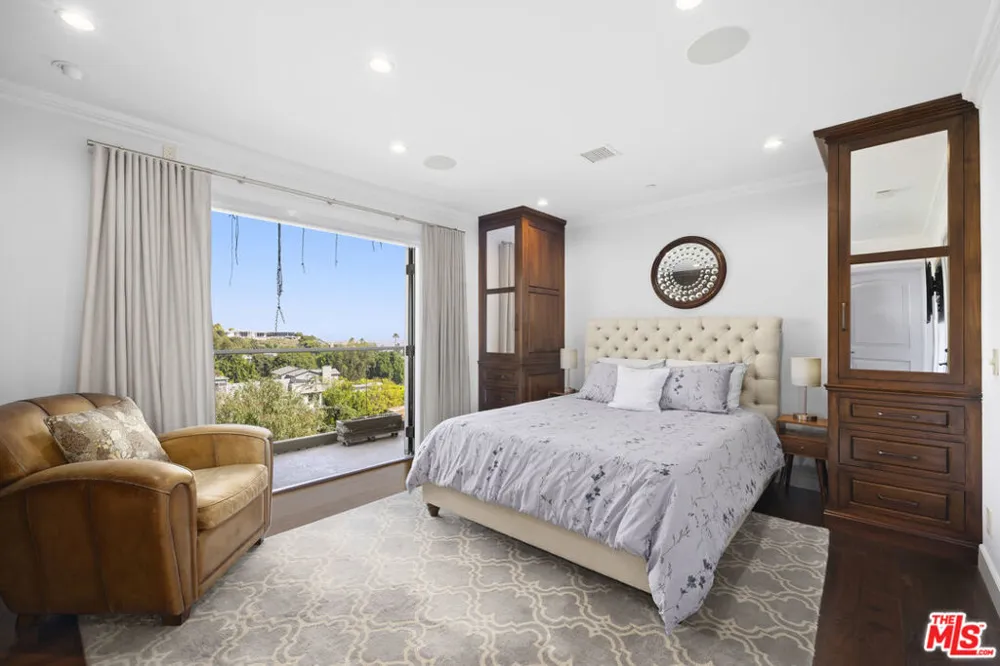 1380 Summitridge Place Beverly Hills, CA 90210