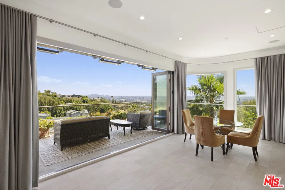 1380 Summitridge Place Beverly Hills, CA 90210