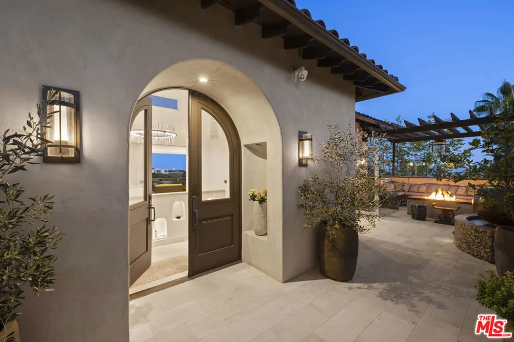 1380 Summitridge Place Beverly Hills, CA 90210