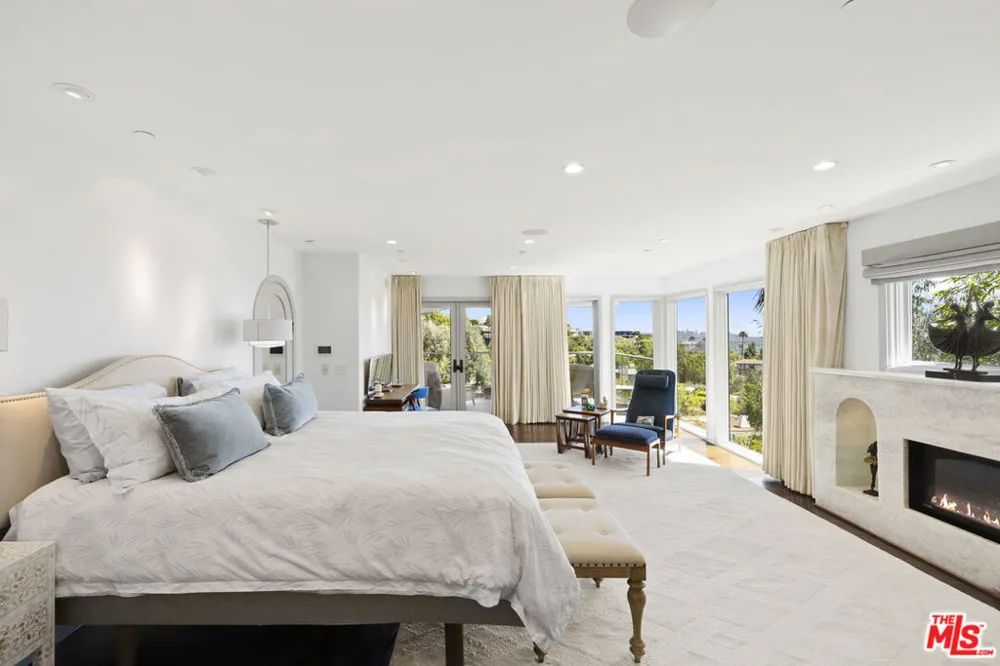 1380 Summitridge Place Beverly Hills, CA 90210
