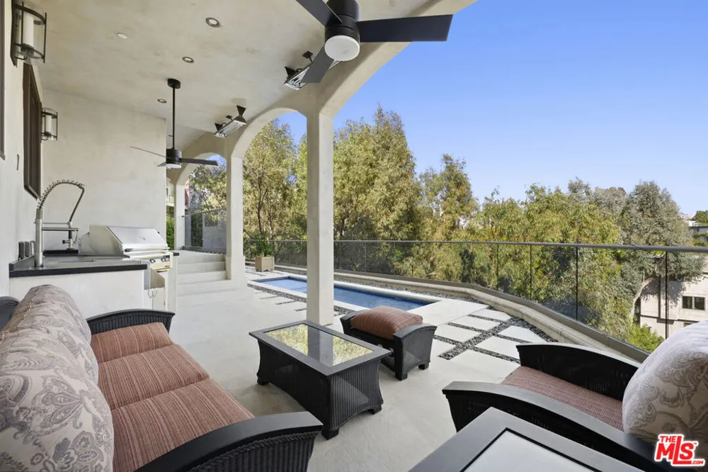1380 Summitridge Place Beverly Hills, CA 90210