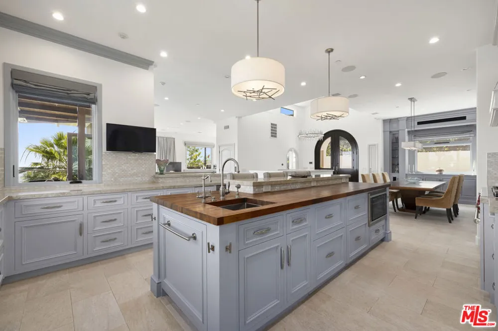 1380 Summitridge Place Beverly Hills, CA 90210