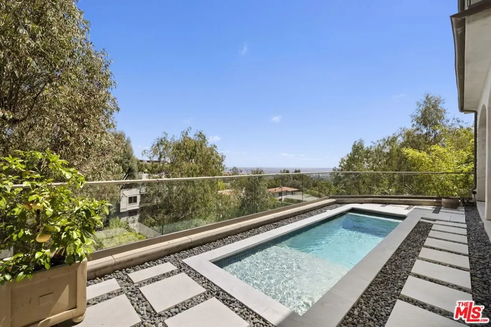 1380 Summitridge Place Beverly Hills, CA 90210