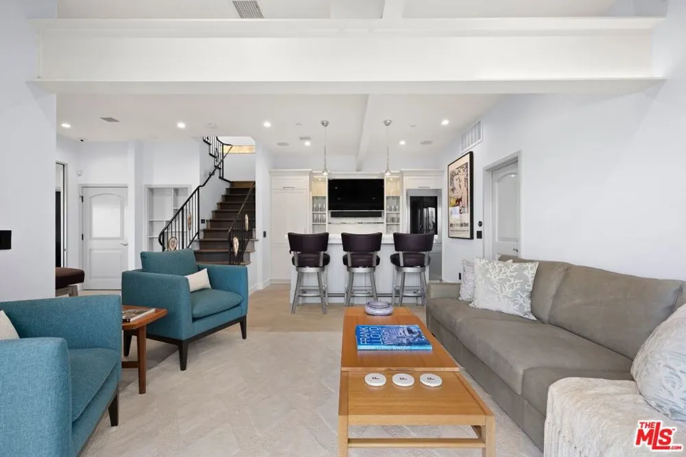1380 Summitridge Place Beverly Hills, CA 90210