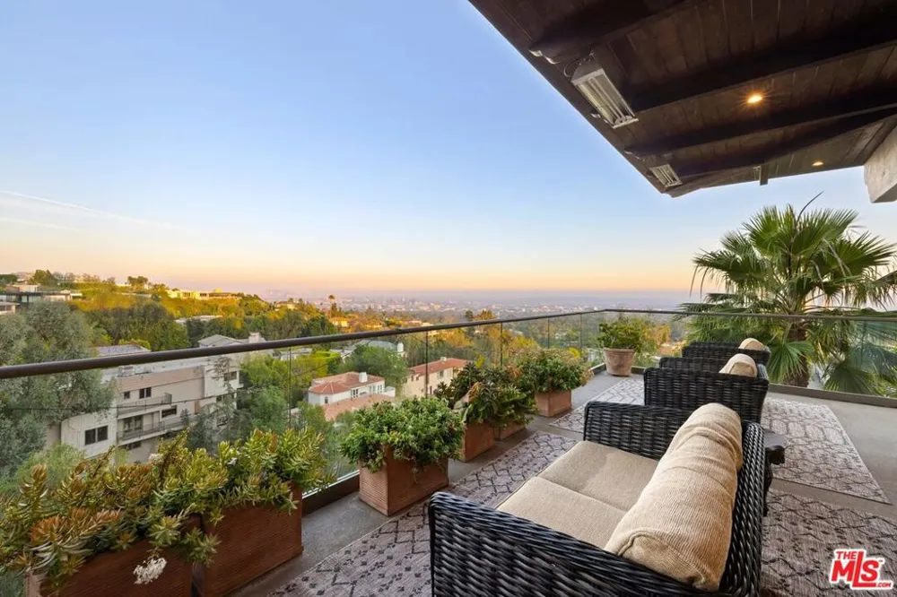 1380 Summitridge Place Beverly Hills, CA 90210