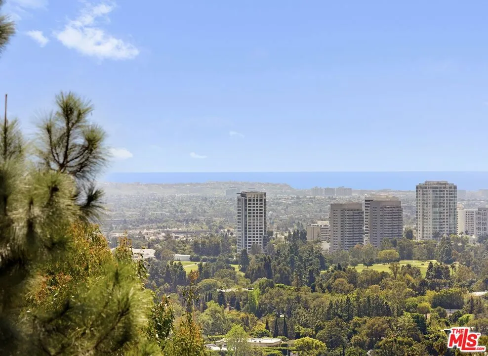 1380 Summitridge Place Beverly Hills, CA 90210