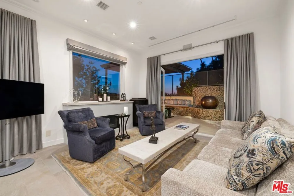1380 Summitridge Place Beverly Hills, CA 90210