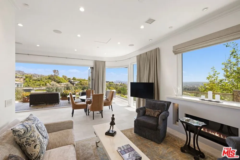 1380 Summitridge Place Beverly Hills, CA 90210