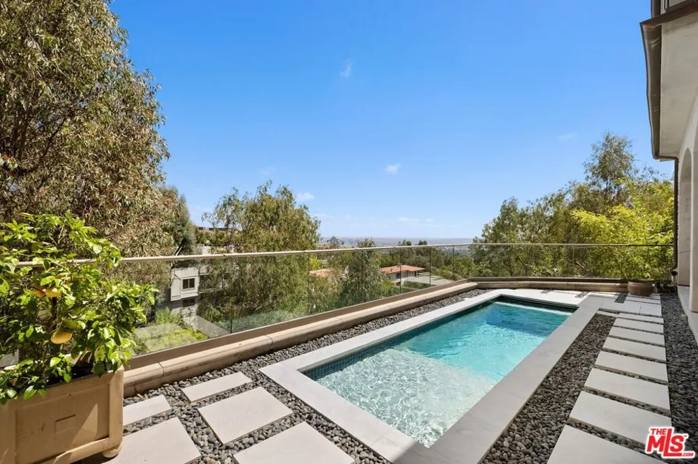 1380 Summitridge Place Beverly Hills, CA 90210