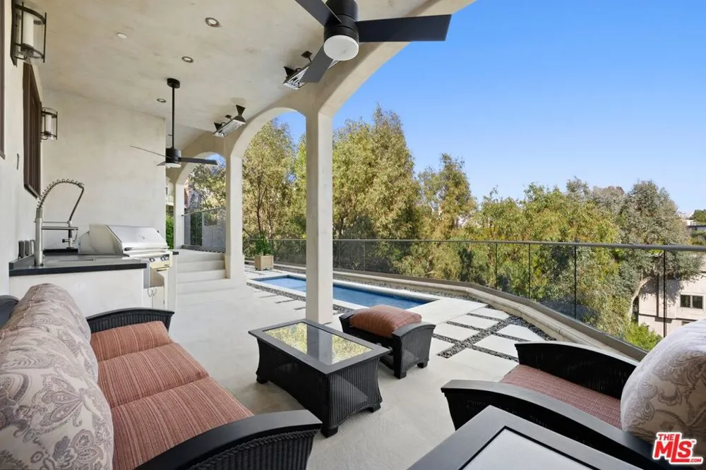 1380 Summitridge Place Beverly Hills, CA 90210