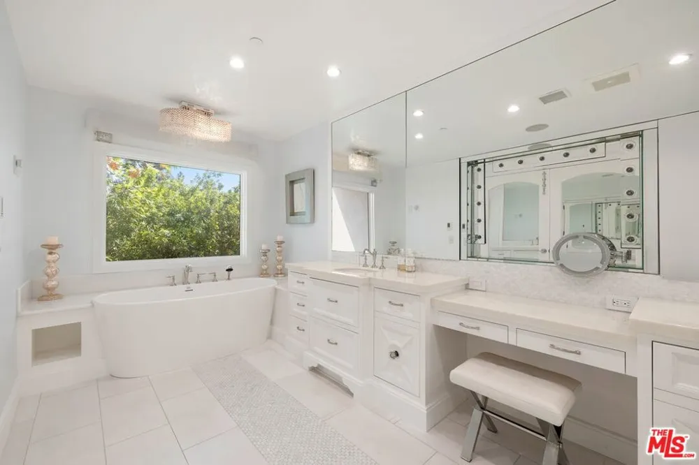 1380 Summitridge Place Beverly Hills, CA 90210