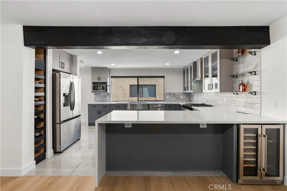 18417 Collins Street #D Tarzana, CA 91356