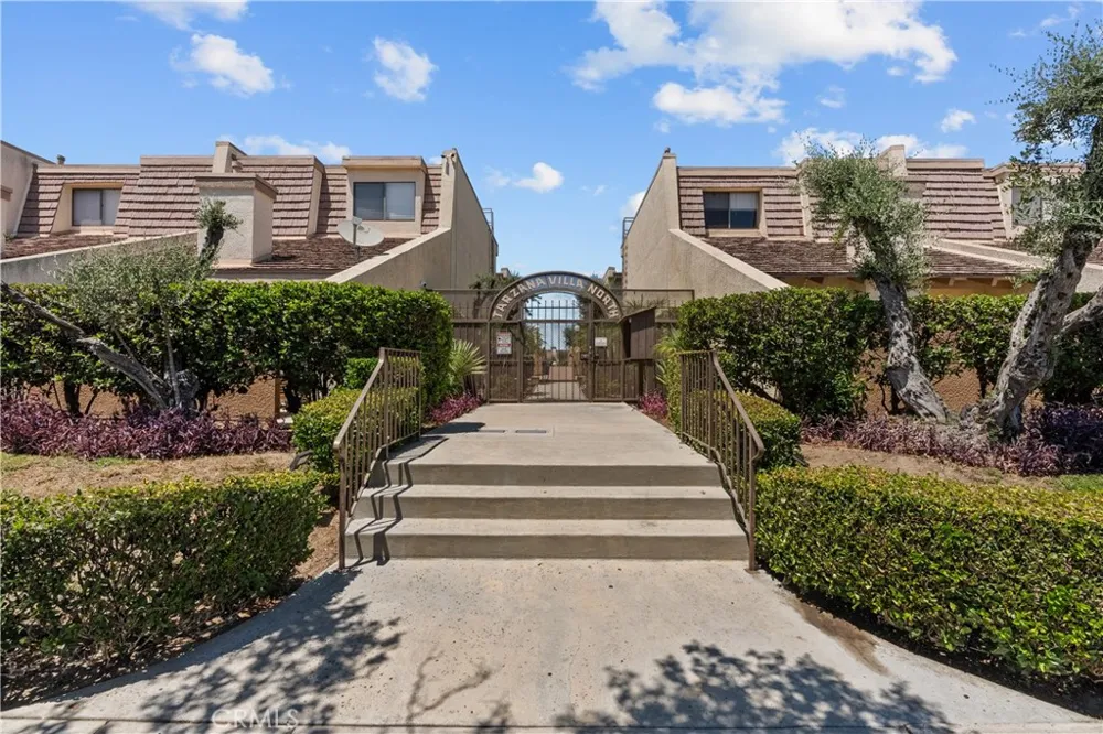 18417 Collins Street #D Tarzana, CA 91356