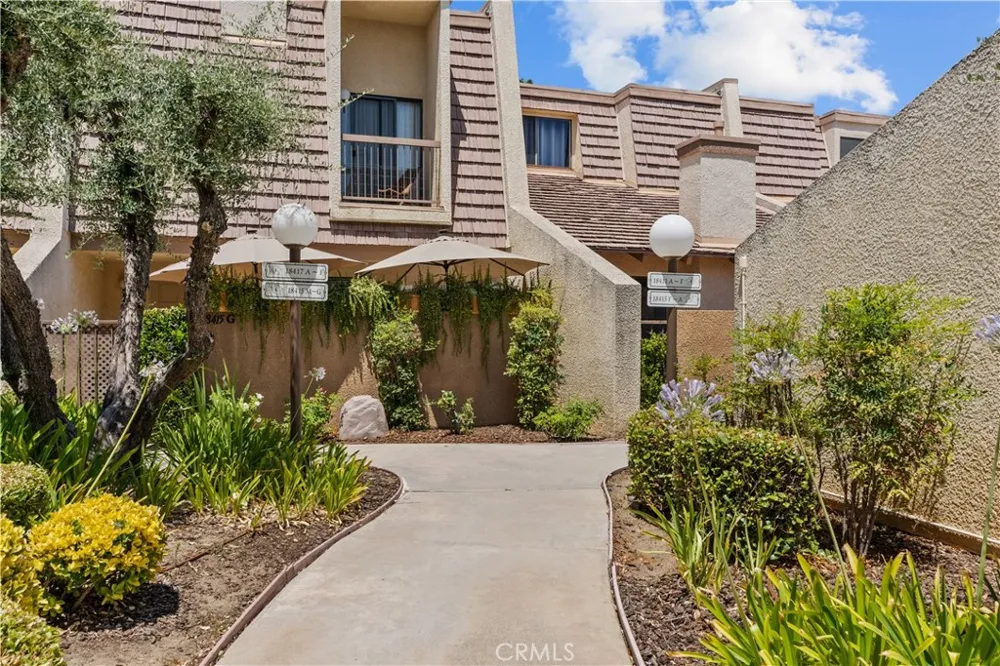 18417 Collins Street #D Tarzana, CA 91356