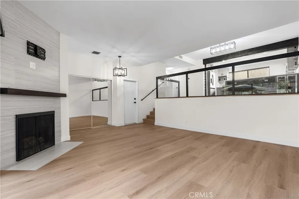 18417 Collins Street #D Tarzana, CA 91356