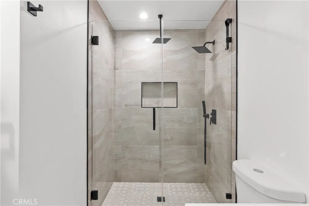 18417 Collins Street #D Tarzana, CA 91356