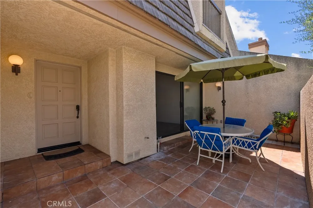 18417 Collins Street #D Tarzana, CA 91356