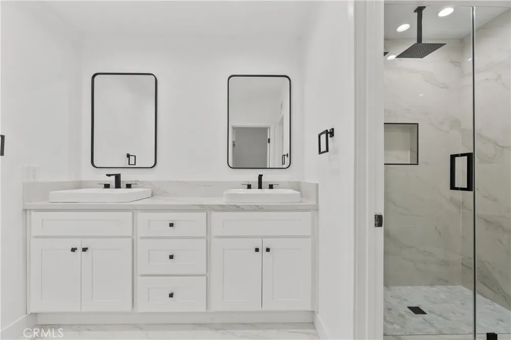 18417 Collins Street #D Tarzana, CA 91356