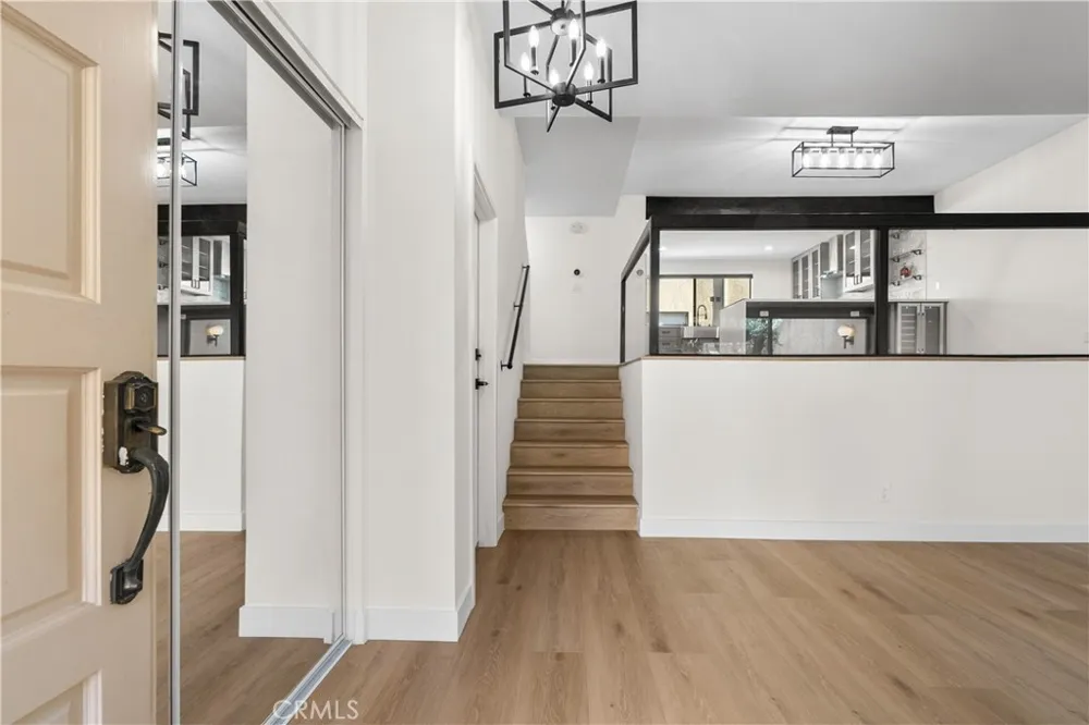 18417 Collins Street #D Tarzana, CA 91356