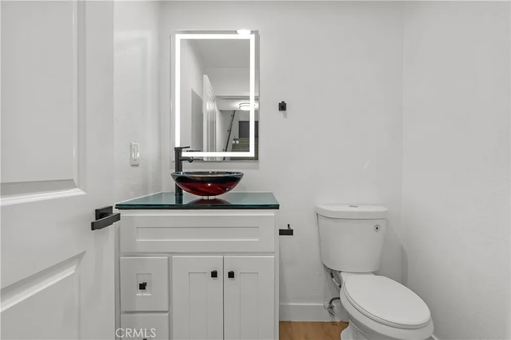 18417 Collins Street #D Tarzana, CA 91356