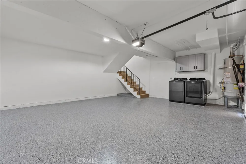 18417 Collins Street #D Tarzana, CA 91356