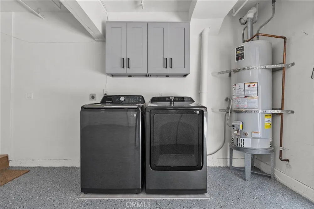 18417 Collins Street #D Tarzana, CA 91356