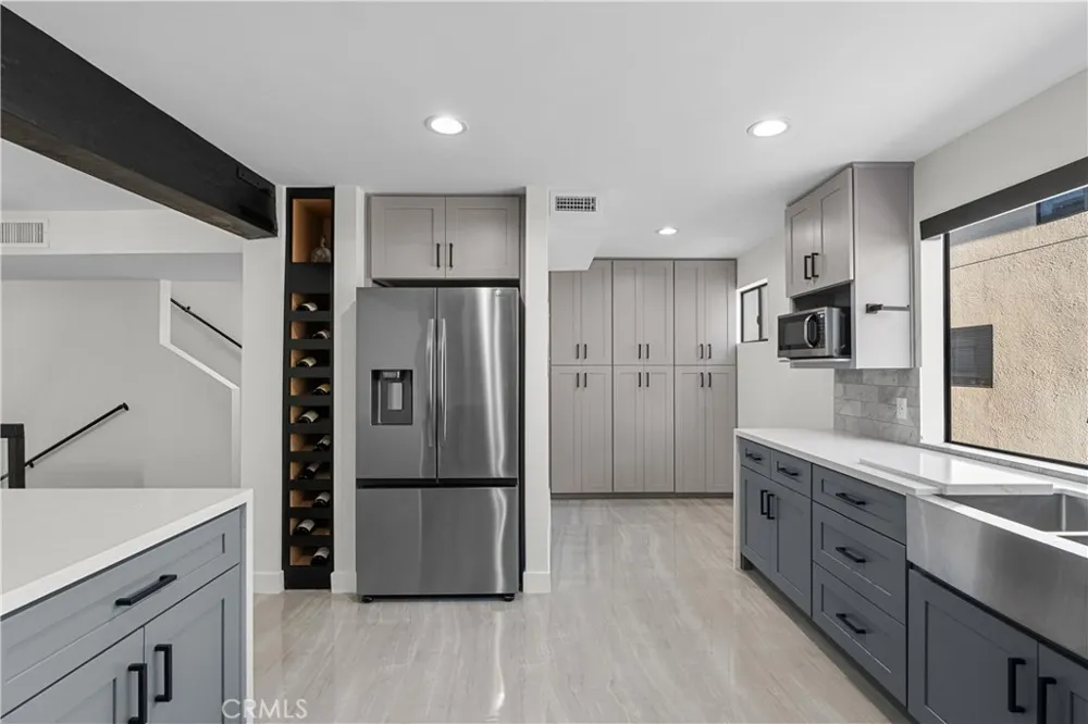 18417 Collins Street #D Tarzana, CA 91356
