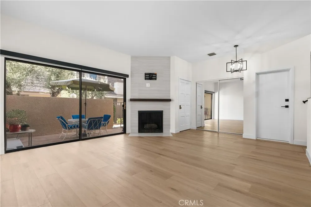 18417 Collins Street #D Tarzana, CA 91356