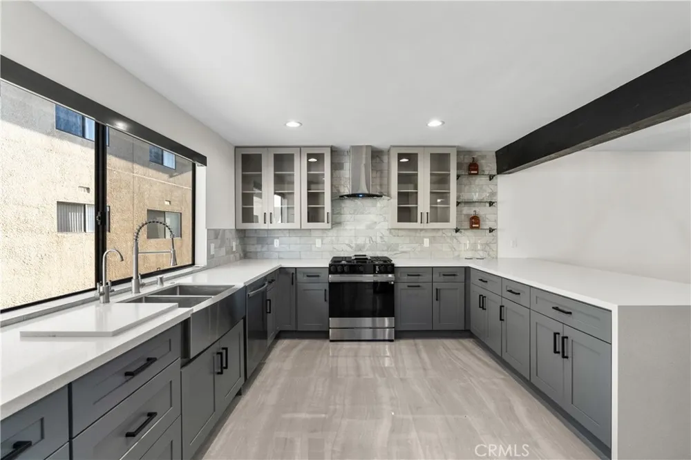 18417 Collins Street #D Tarzana, CA 91356