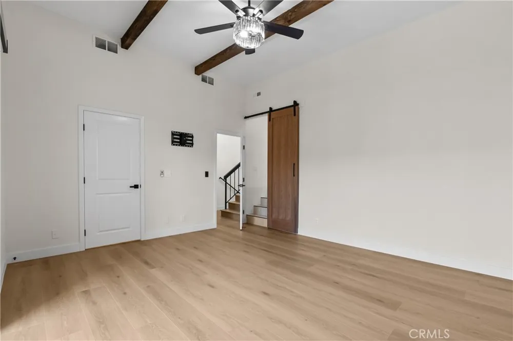 18417 Collins Street #D Tarzana, CA 91356