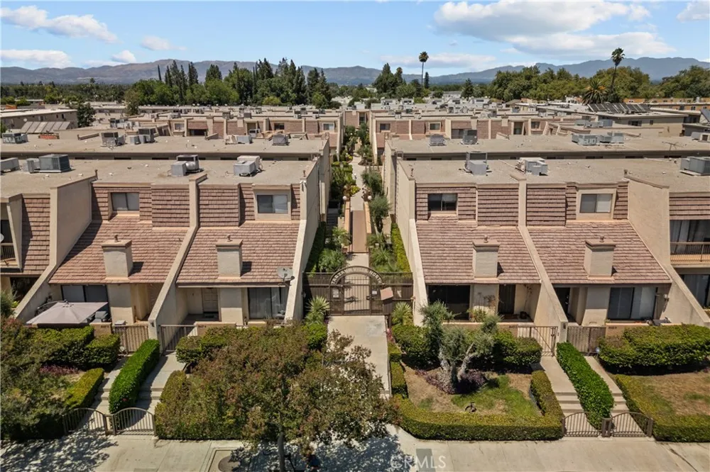 18417 Collins Street #D Tarzana, CA 91356